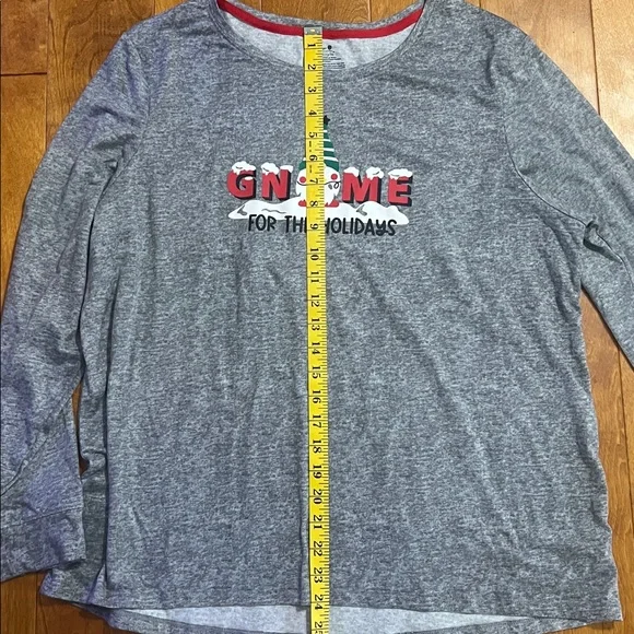 Secret Treasures Heather Gray Long Sleeve Pajama Top Gnomes Holidays Novelty - Picture 6 of 7